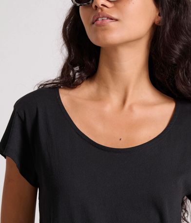 Βαμβακερό t-shirt με στρογγυλή λαιμόκοψη