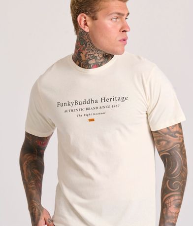 T-shirt με τύπωμα στο στήθος