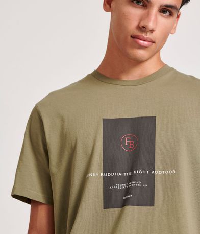 T-shirt με frame τύπωμα στο στήθος