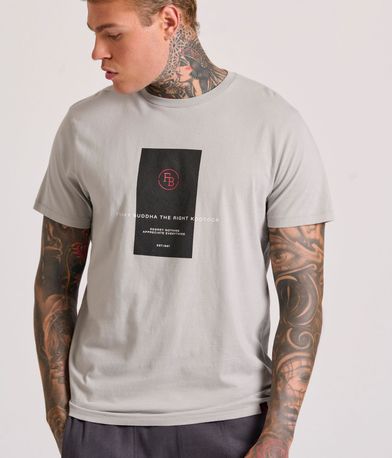 T-shirt με frame τύπωμα στο στήθος