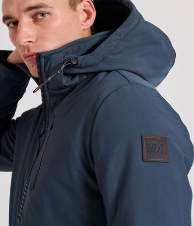 Softshell μπουφάν με ελαφριά επένδυση και κουκούλα