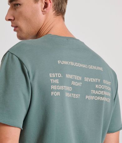 Relaxed fit t-shirt με graphic τύπωμα στην πλάτη