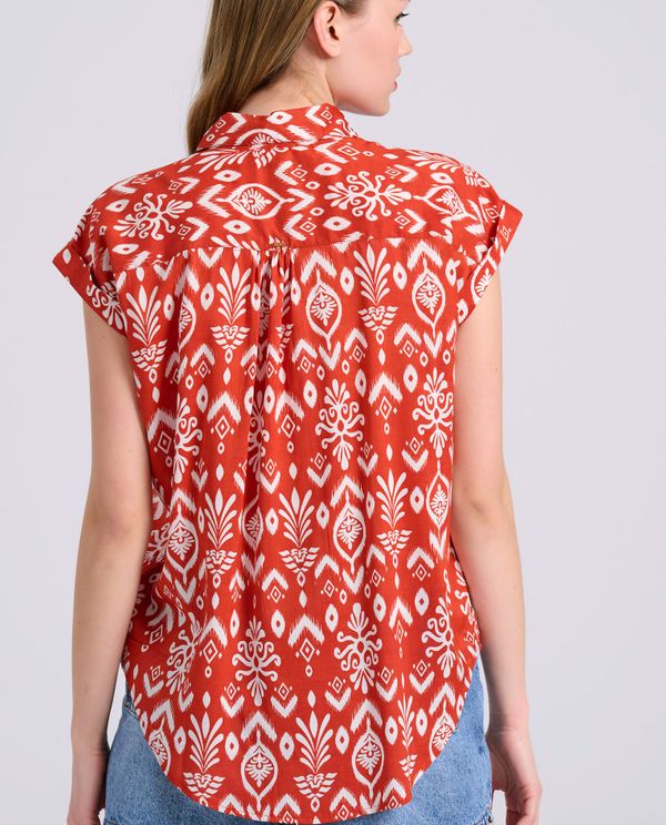 Εμπριμέ πουκάμισο με τύπωμα σε boho look