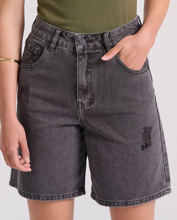 Γυναικεία loose fit garment dyed τζιν βερμούδα