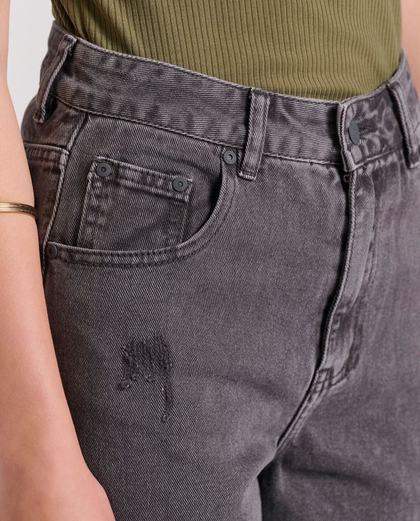 Γυναικεία loose fit garment dyed τζιν βερμούδα