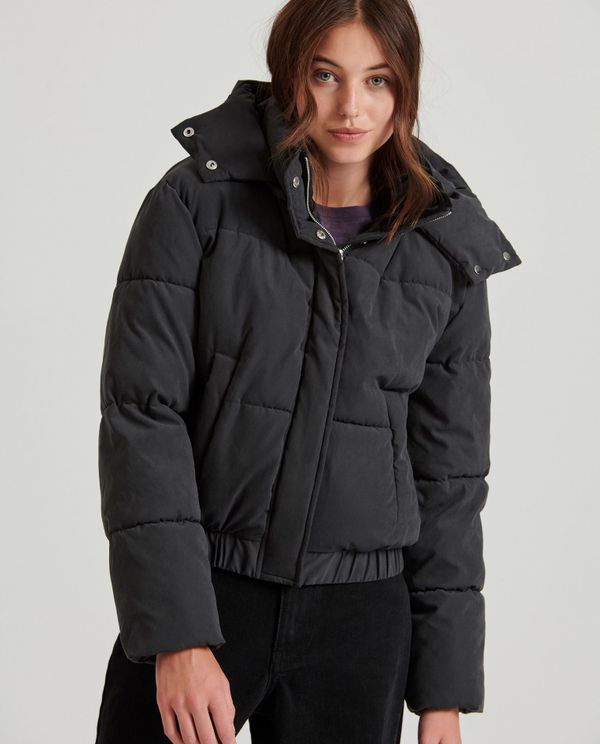 Puffer μπουφάν με αποσπώμενη κουκούλα
