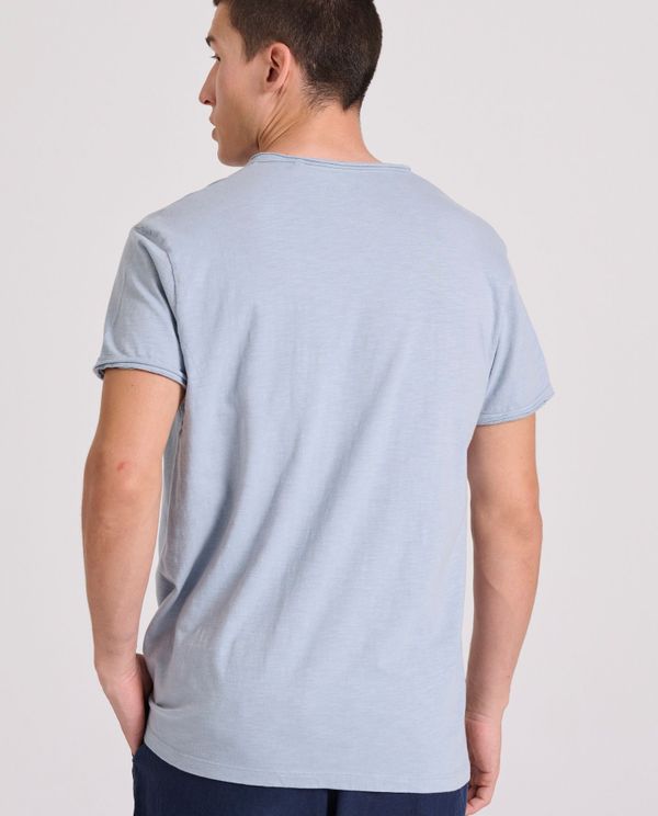 T-shirt με λαιμό henley και raw cuts - The essentials