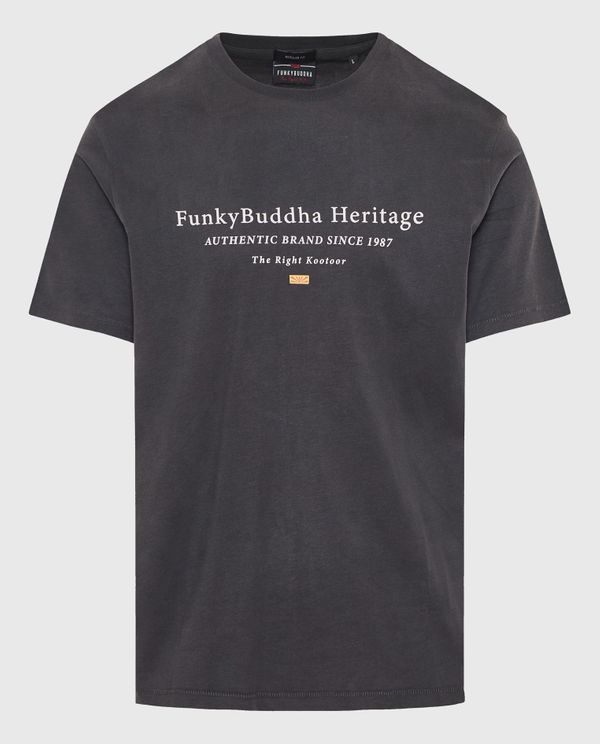 T-shirt με τύπωμα στο στήθος