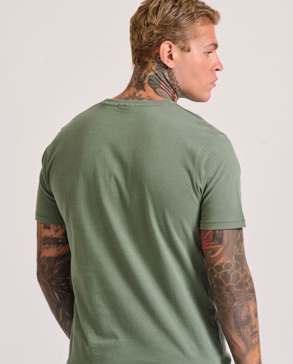 T-shirt με τύπωμα στο στήθος