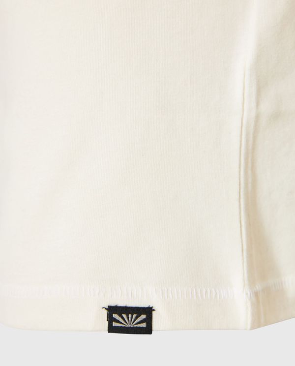 T-shirt με τύπωμα στο στήθος