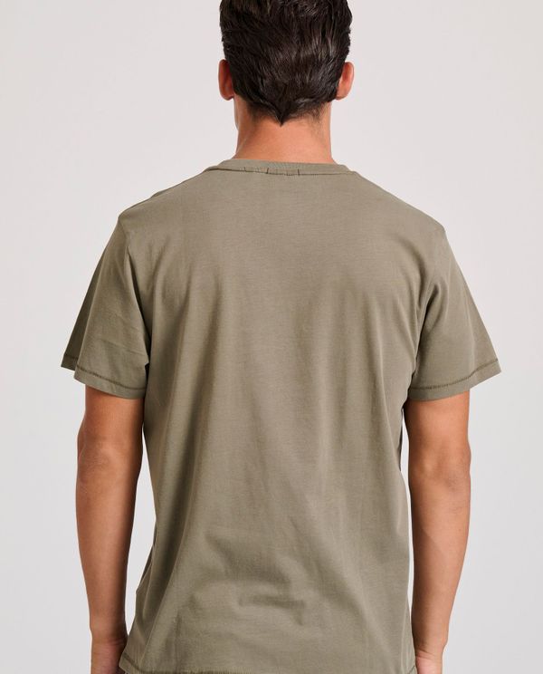T-shirt με branded τύπωμα στο στήθος