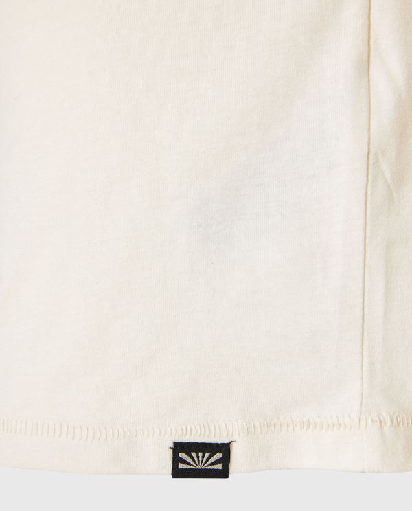 T-shirt με flock artwork τύπωμα