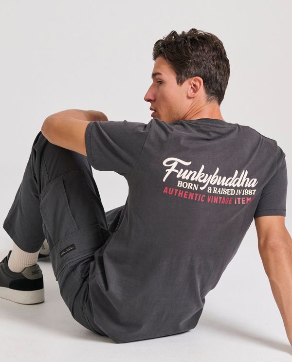 T-shirt με graphic τύπωμα στην πλάτη