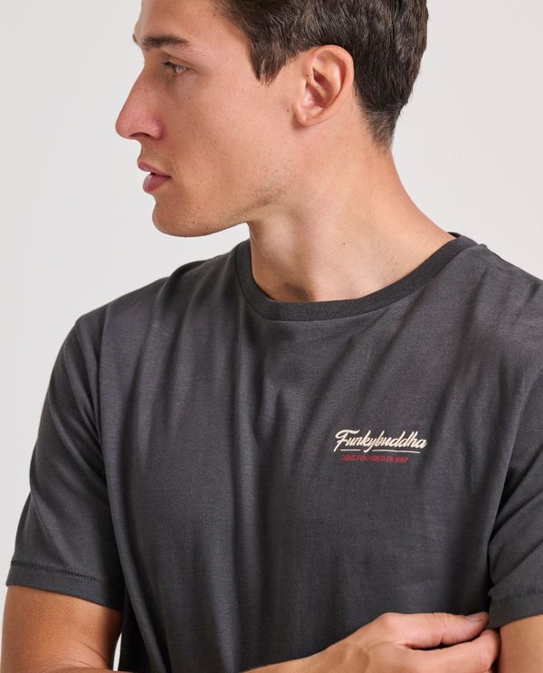 T-shirt με graphic τύπωμα στην πλάτη