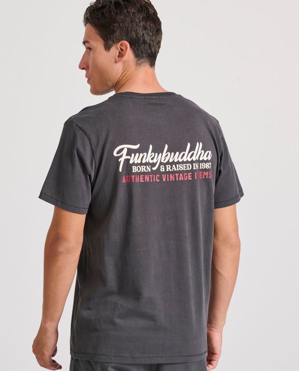 T-shirt με graphic τύπωμα στην πλάτη