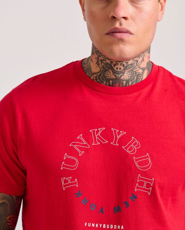 T-shirt με graphic τύπωμα στο στήθος