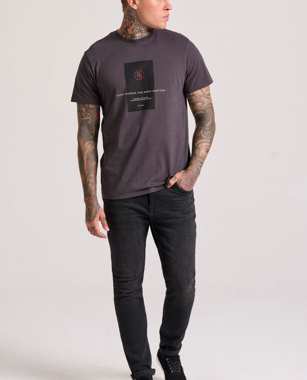T-shirt με frame τύπωμα στο στήθος