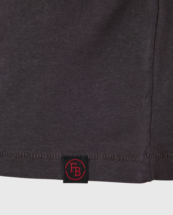 T-shirt με frame τύπωμα στο στήθος