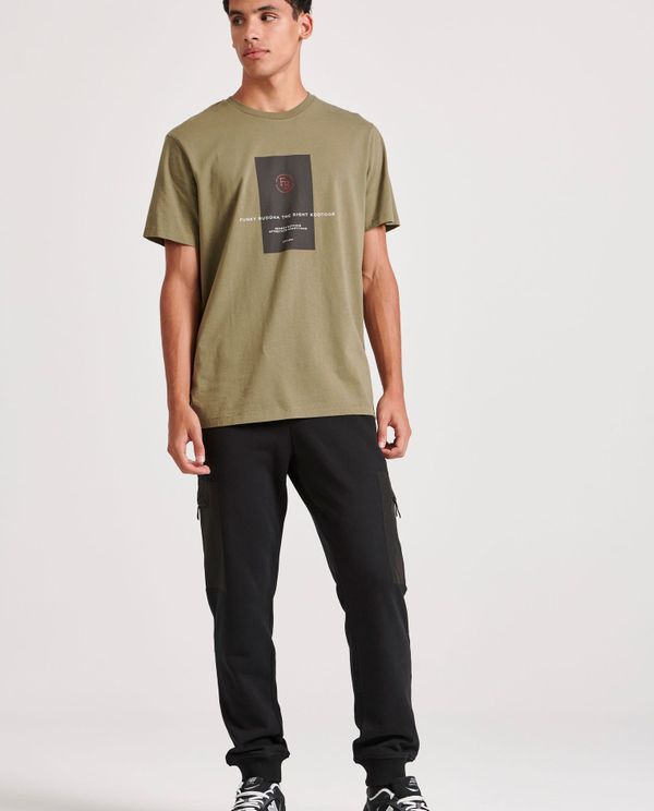 T-shirt με frame τύπωμα στο στήθος