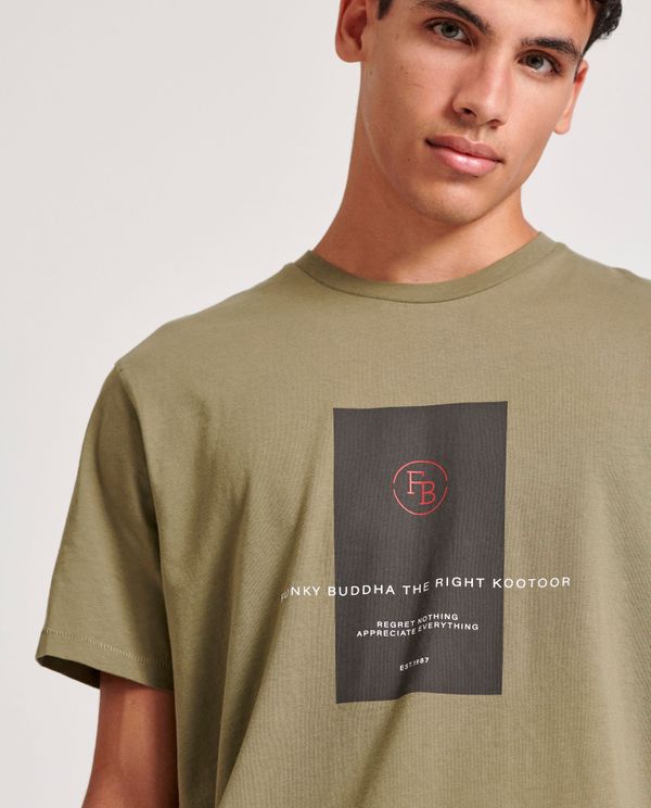 T-shirt με frame τύπωμα στο στήθος