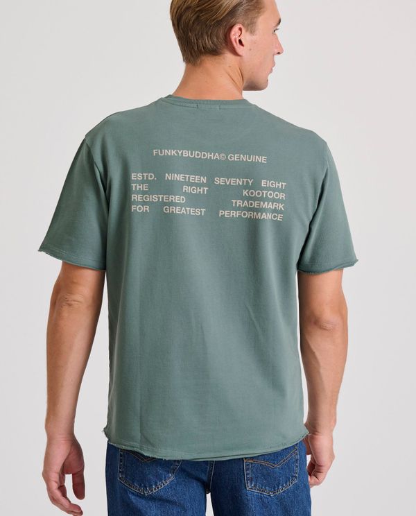 Relaxed fit t-shirt με graphic τύπωμα στην πλάτη