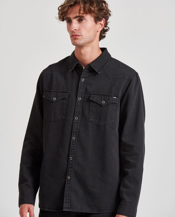 Ανδρικό denim πουκάμισο με τσέπες στο στήθος