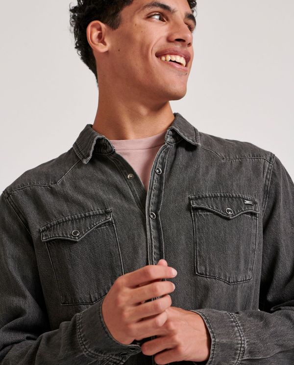 Ανδρικό denim πουκάμισο με washed effects