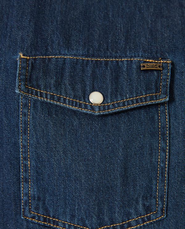 Ανδρικό denim πουκάμισο με τσέπες στο στήθος
