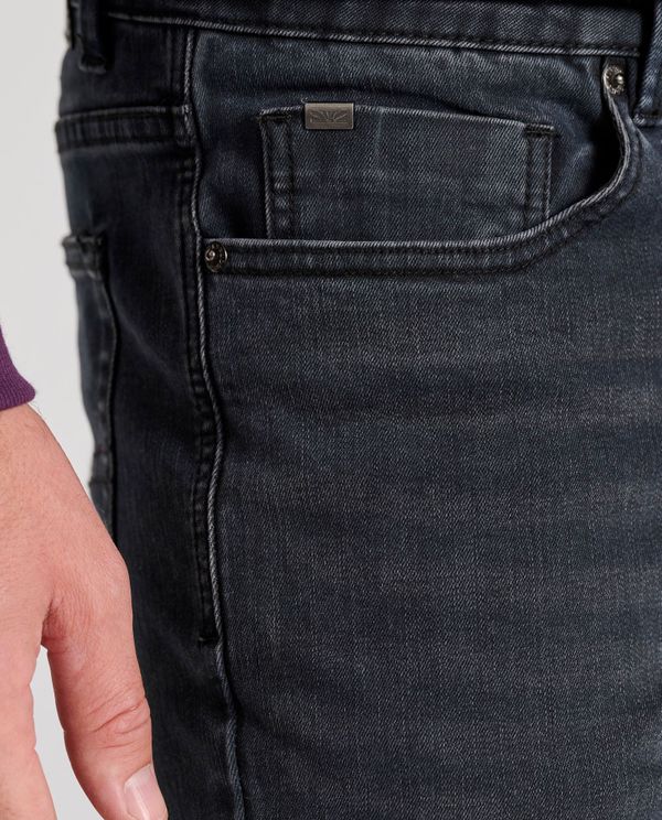 Slim fit τζιν παντελόνι με ελαφρύ ξεθώριασμα