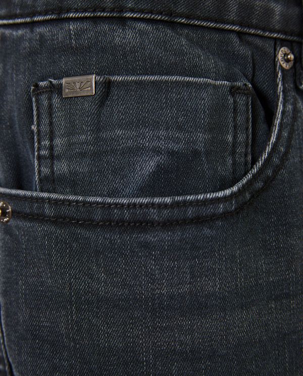 Slim fit τζιν παντελόνι με ελαφρύ ξεθώριασμα